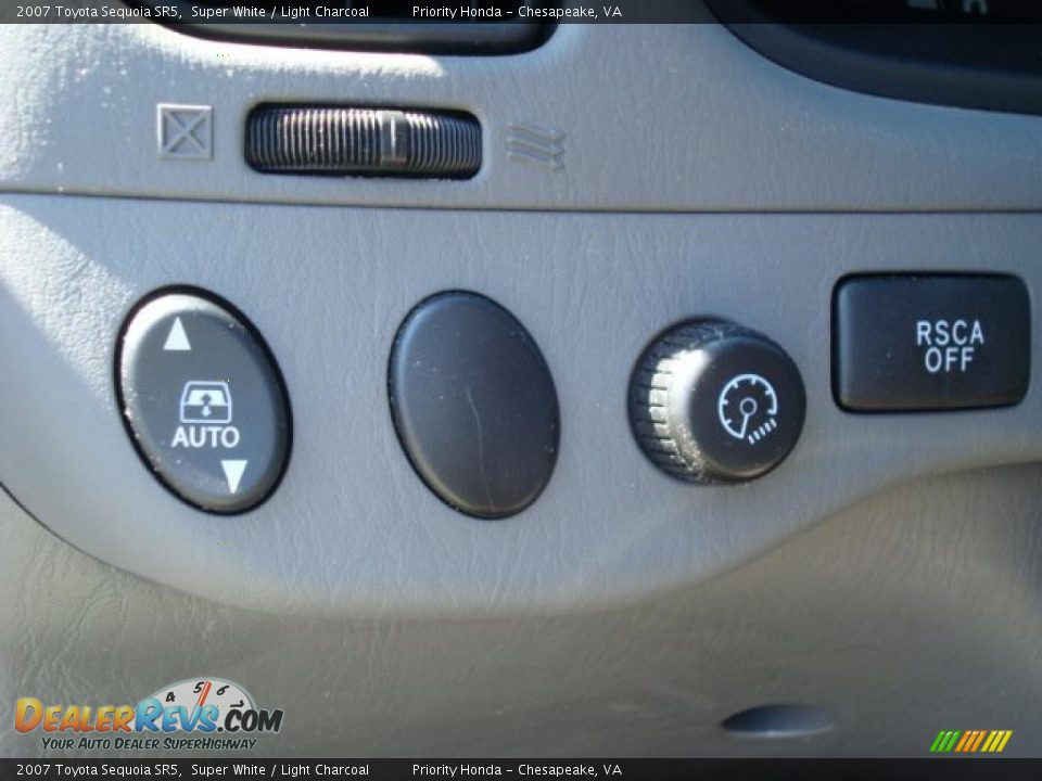 2007 Toyota Sequoia SR5 Super White / Light Charcoal Photo #25