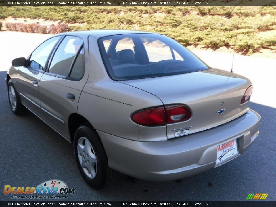 2001 Chevrolet Cavalier Sedan Sandrift Metallic / Medium Gray Photo #2