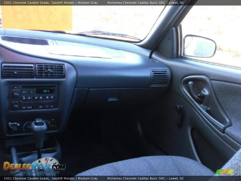 2001 Chevrolet Cavalier Sedan Sandrift Metallic / Medium Gray Photo #15