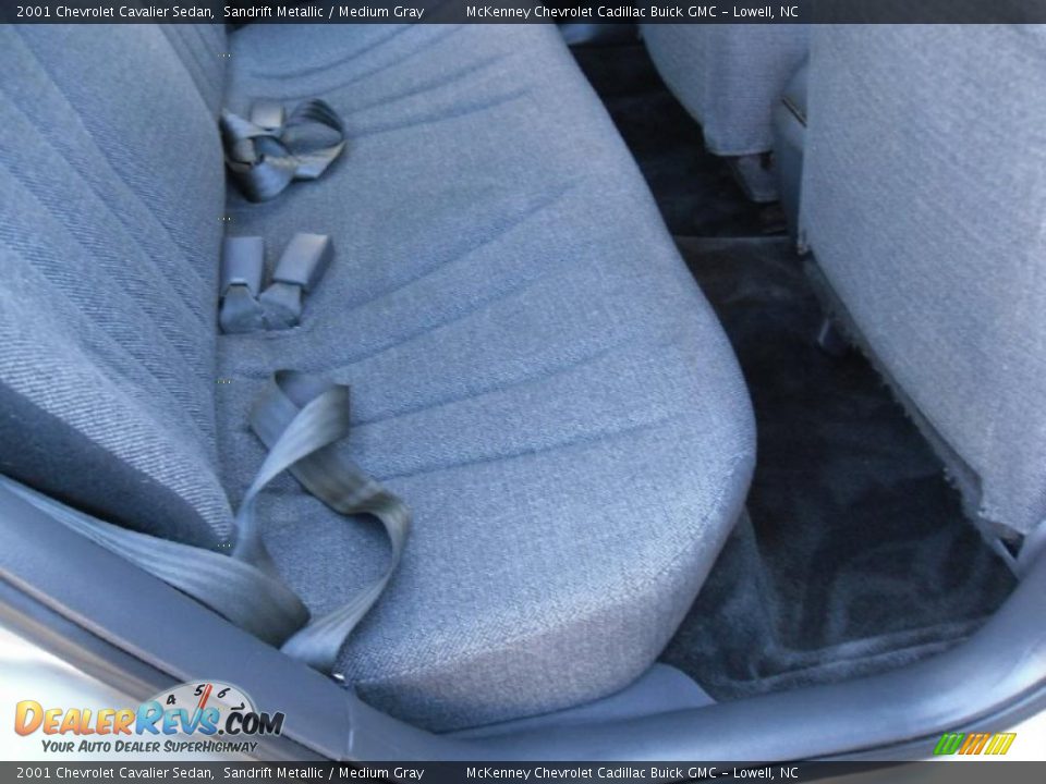 2001 Chevrolet Cavalier Sedan Sandrift Metallic / Medium Gray Photo #17