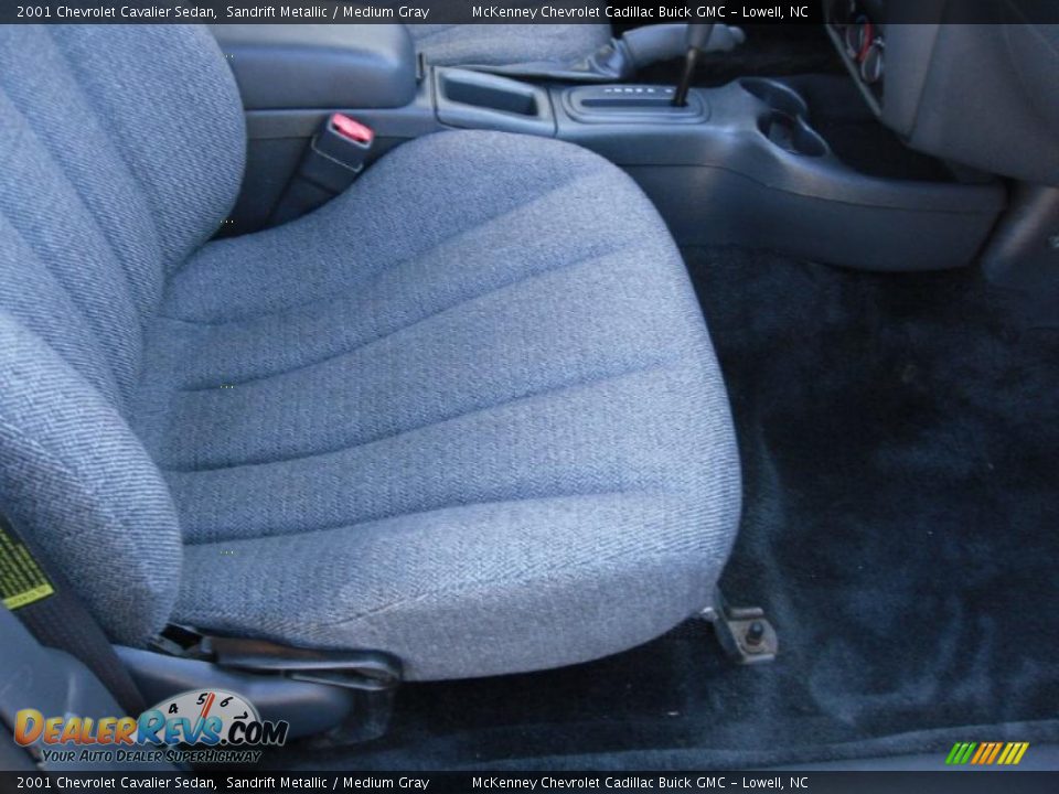 2001 Chevrolet Cavalier Sedan Sandrift Metallic / Medium Gray Photo #18