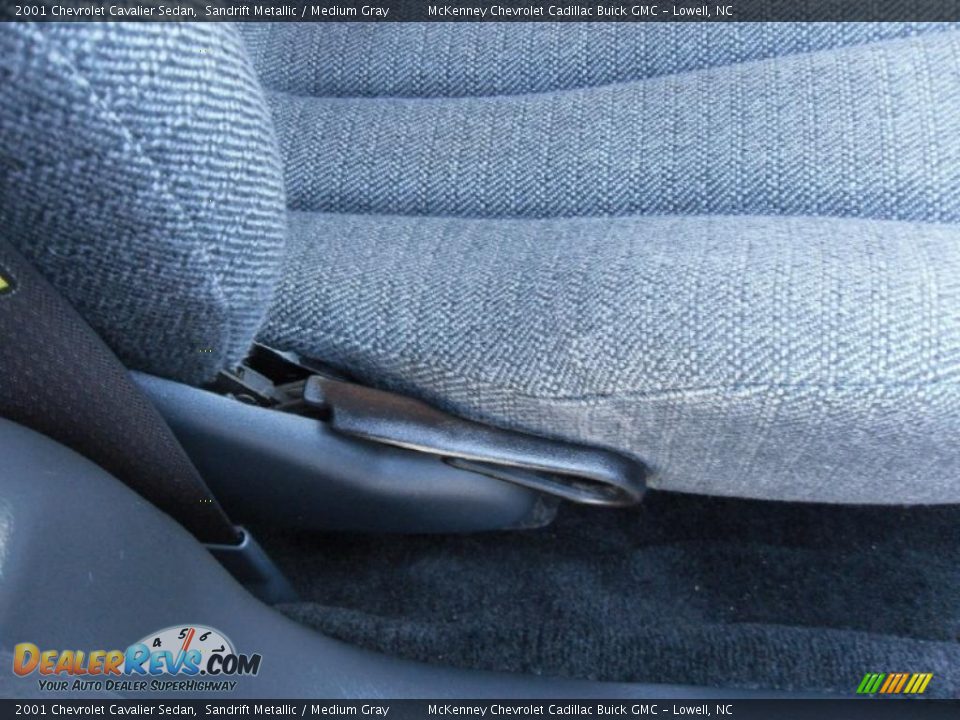 2001 Chevrolet Cavalier Sedan Sandrift Metallic / Medium Gray Photo #19