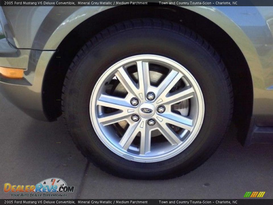 2005 Ford Mustang V6 Deluxe Convertible Mineral Grey Metallic / Medium Parchment Photo #3