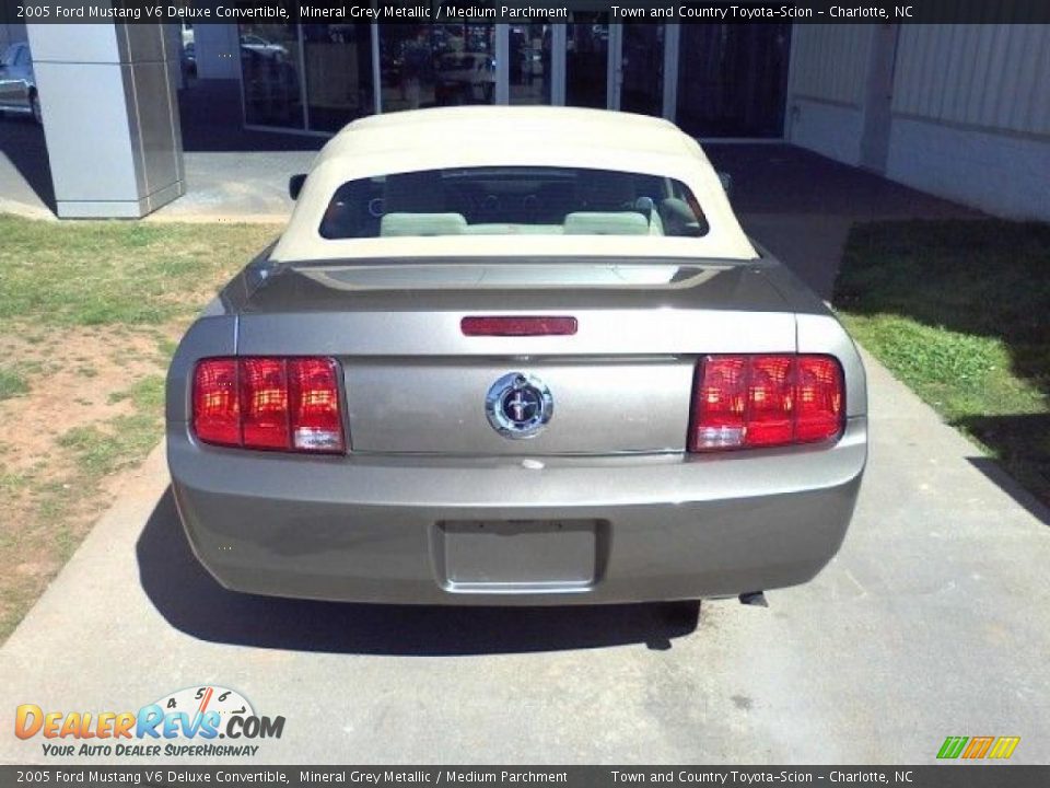 2005 Ford Mustang V6 Deluxe Convertible Mineral Grey Metallic / Medium Parchment Photo #4