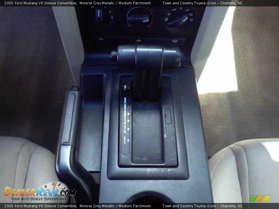 2005 Ford Mustang V6 Deluxe Convertible Mineral Grey Metallic / Medium Parchment Photo #10