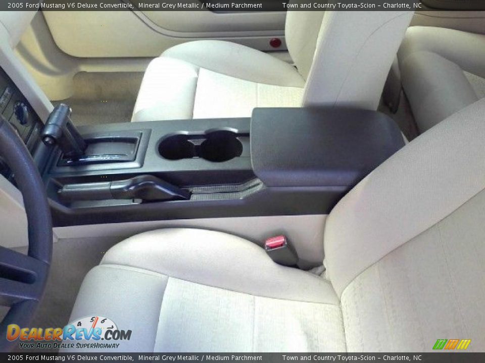 2005 Ford Mustang V6 Deluxe Convertible Mineral Grey Metallic / Medium Parchment Photo #13