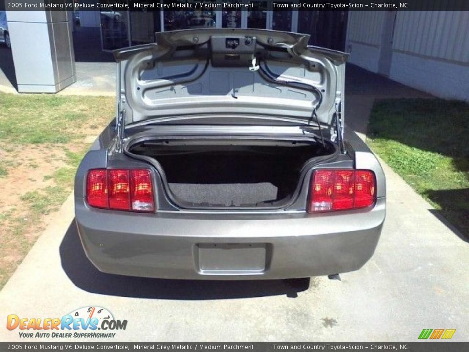 2005 Ford Mustang V6 Deluxe Convertible Mineral Grey Metallic / Medium Parchment Photo #15