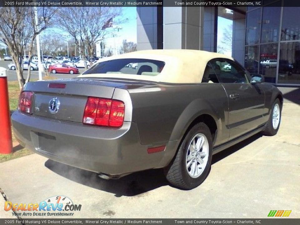 2005 Ford Mustang V6 Deluxe Convertible Mineral Grey Metallic / Medium Parchment Photo #16