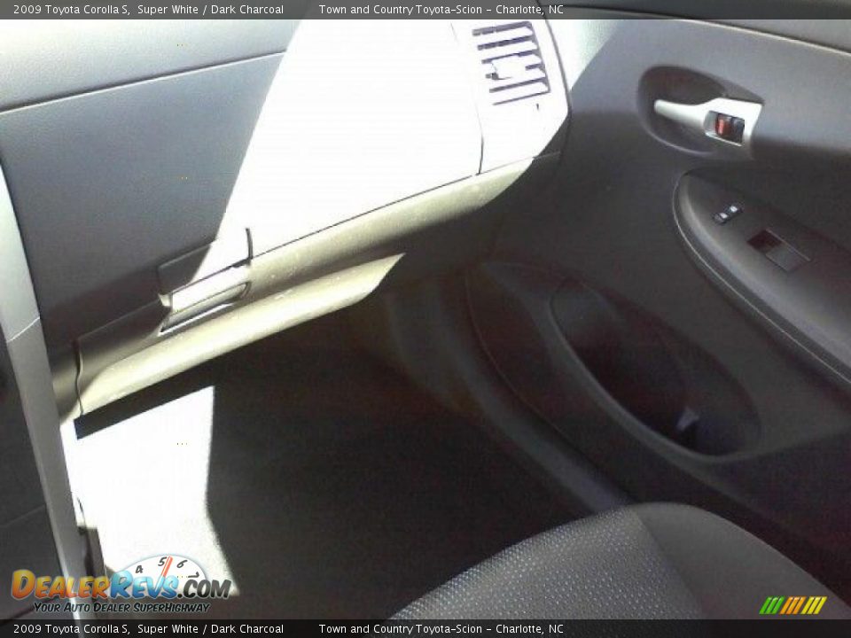 2009 Toyota Corolla S Super White / Dark Charcoal Photo #11
