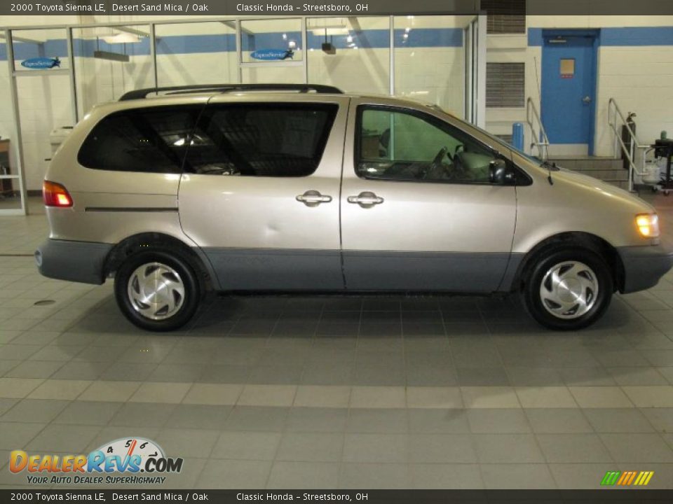 2000 Toyota Sienna LE Desert Sand Mica / Oak Photo #3