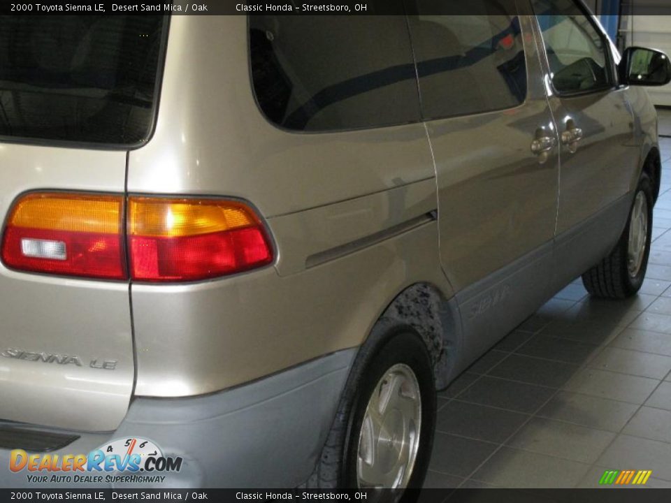 2000 Toyota Sienna LE Desert Sand Mica / Oak Photo #8