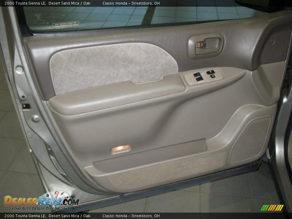 2000 Toyota Sienna LE Desert Sand Mica / Oak Photo #12