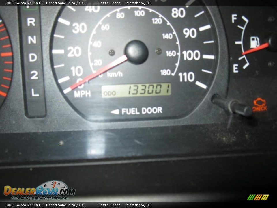 2000 Toyota Sienna LE Desert Sand Mica / Oak Photo #16