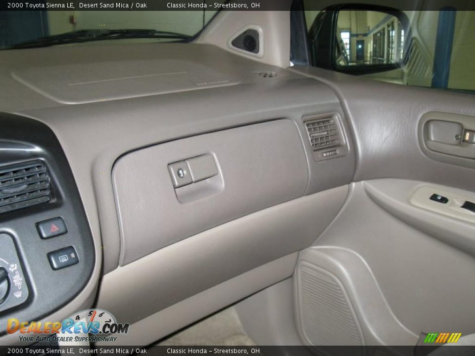 2000 Toyota Sienna LE Desert Sand Mica / Oak Photo #18