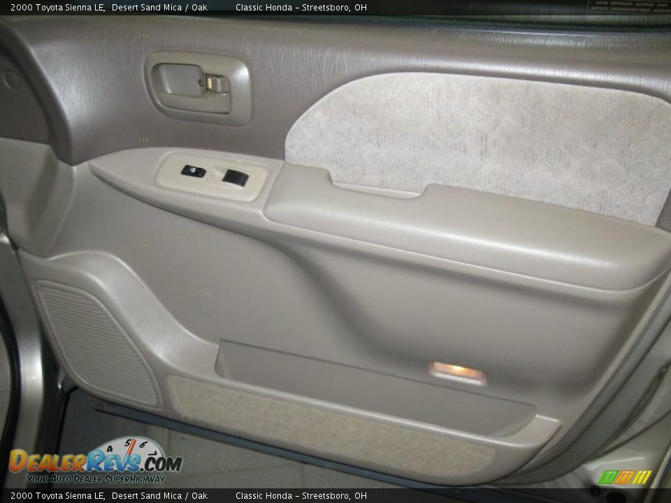 2000 Toyota Sienna LE Desert Sand Mica / Oak Photo #23