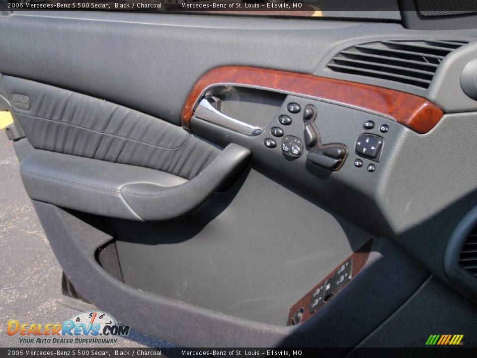 2006 Mercedes-Benz S 500 Sedan Black / Charcoal Photo #35