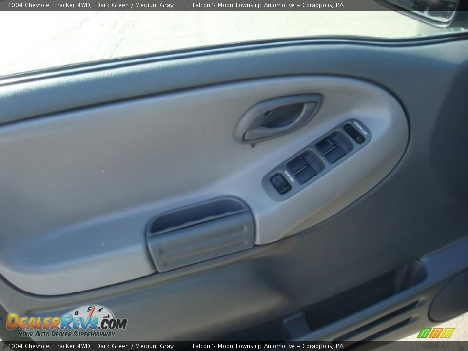 2004 Chevrolet Tracker 4WD Dark Green / Medium Gray Photo #11