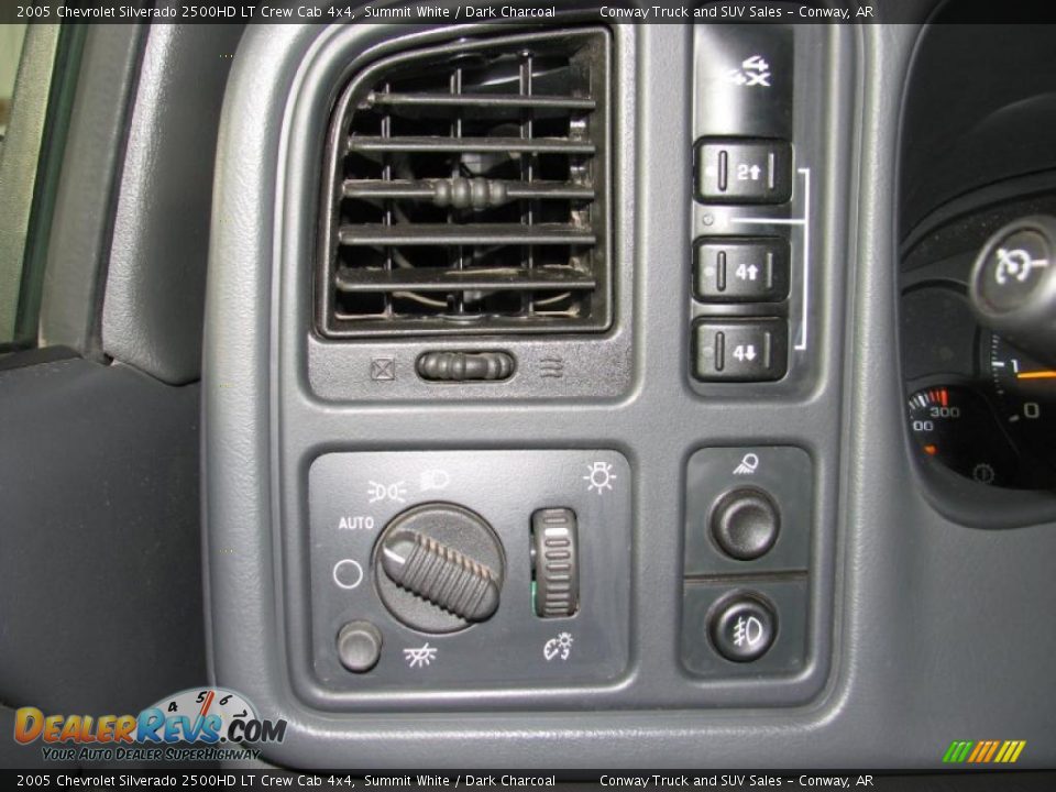 2005 Chevrolet Silverado 2500HD LT Crew Cab 4x4 Summit White / Dark Charcoal Photo #12