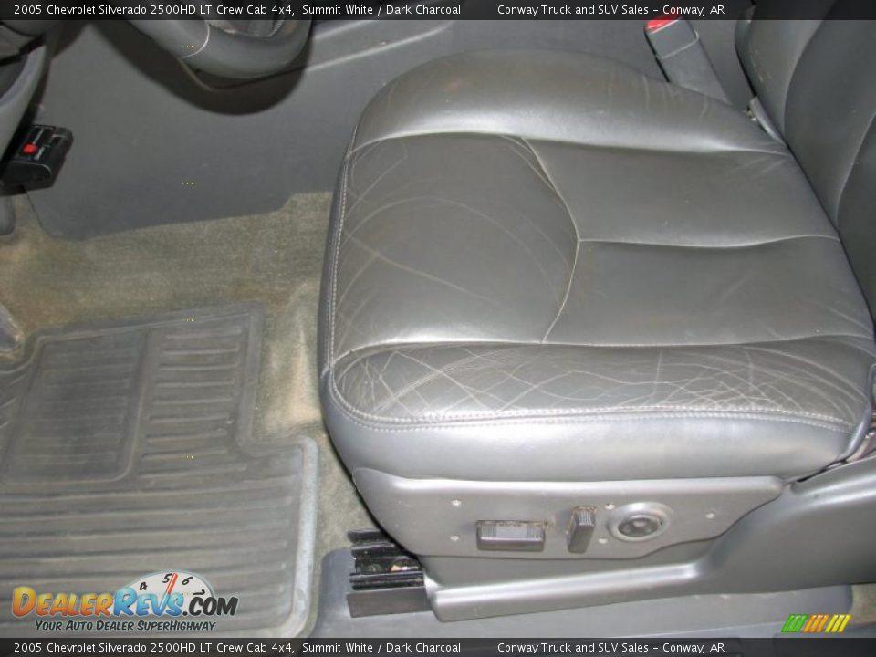 2005 Chevrolet Silverado 2500HD LT Crew Cab 4x4 Summit White / Dark Charcoal Photo #17