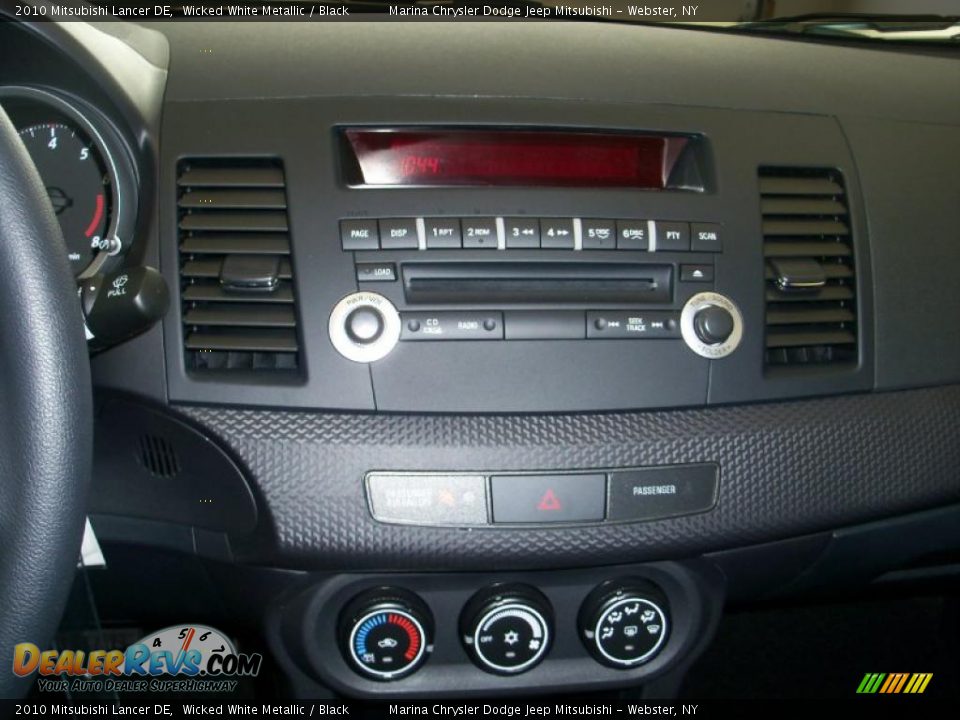 2010 Mitsubishi Lancer DE Wicked White Metallic / Black Photo #3