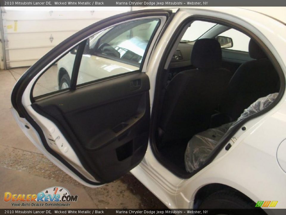 2010 Mitsubishi Lancer DE Wicked White Metallic / Black Photo #13