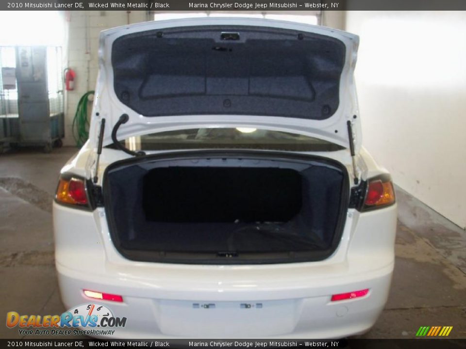 2010 Mitsubishi Lancer DE Wicked White Metallic / Black Photo #15