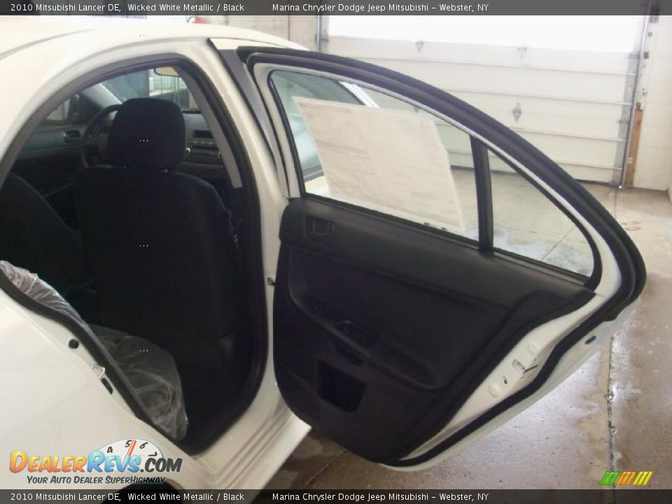 2010 Mitsubishi Lancer DE Wicked White Metallic / Black Photo #17