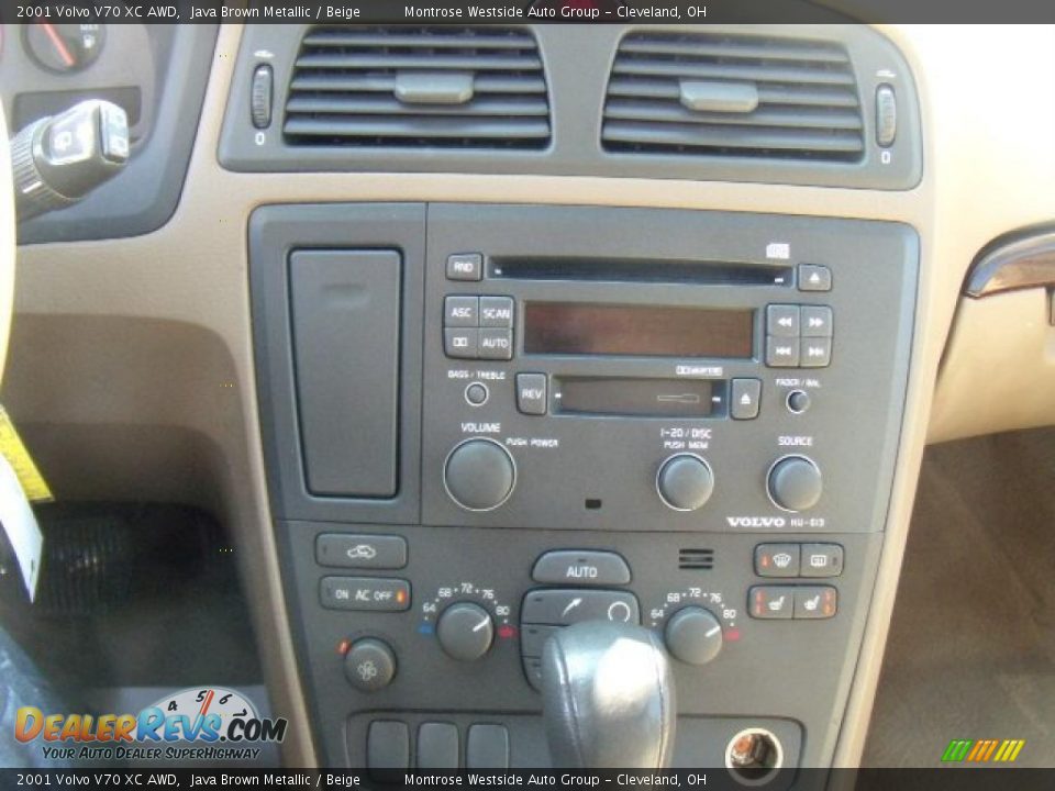 2001 Volvo V70 XC AWD Java Brown Metallic / Beige Photo #18