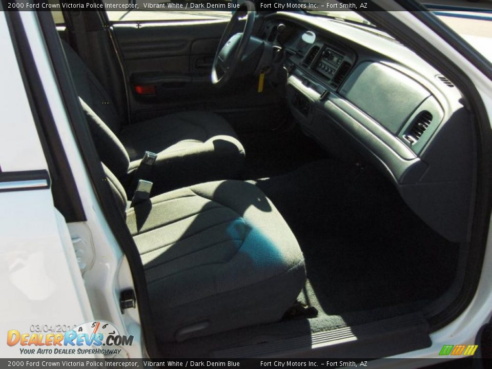 2000 Ford Crown Victoria Police Interceptor Vibrant White / Dark Denim Blue Photo #6