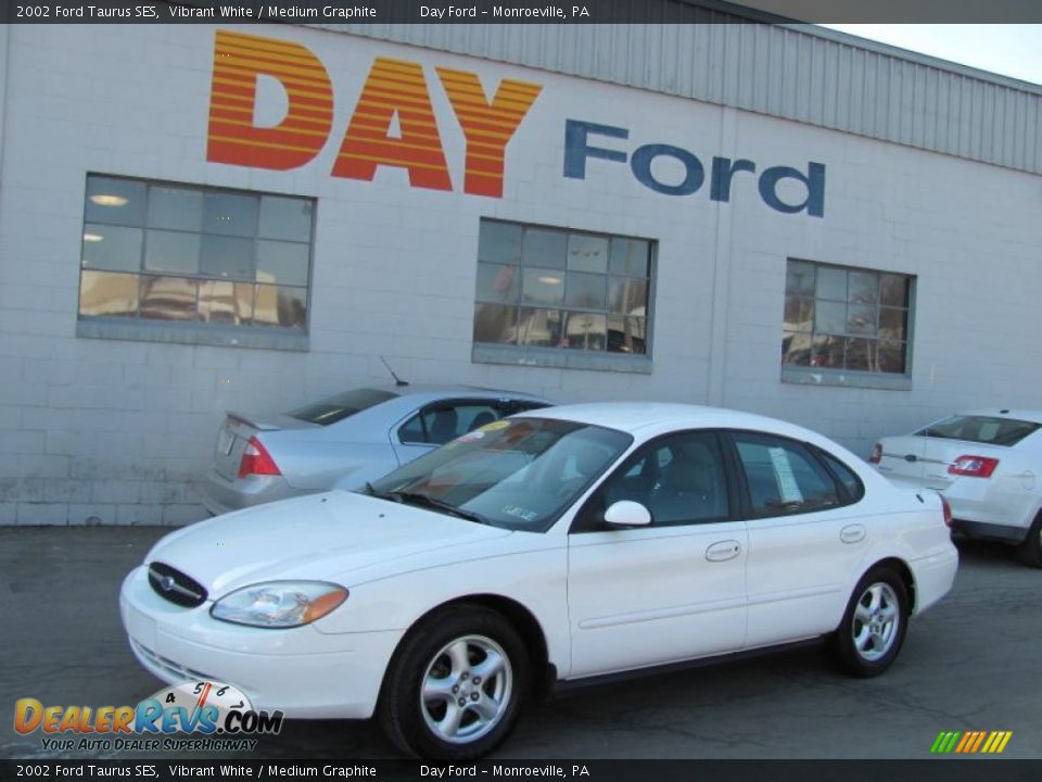 2002 Ford Taurus SES Vibrant White / Medium Graphite Photo #1