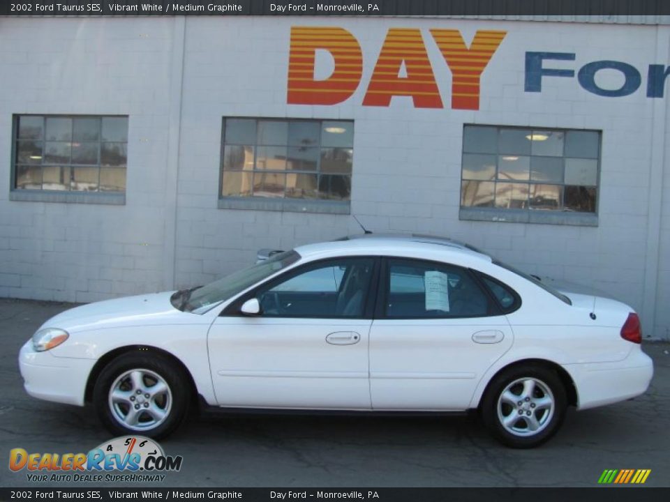 2002 Ford Taurus SES Vibrant White / Medium Graphite Photo #2