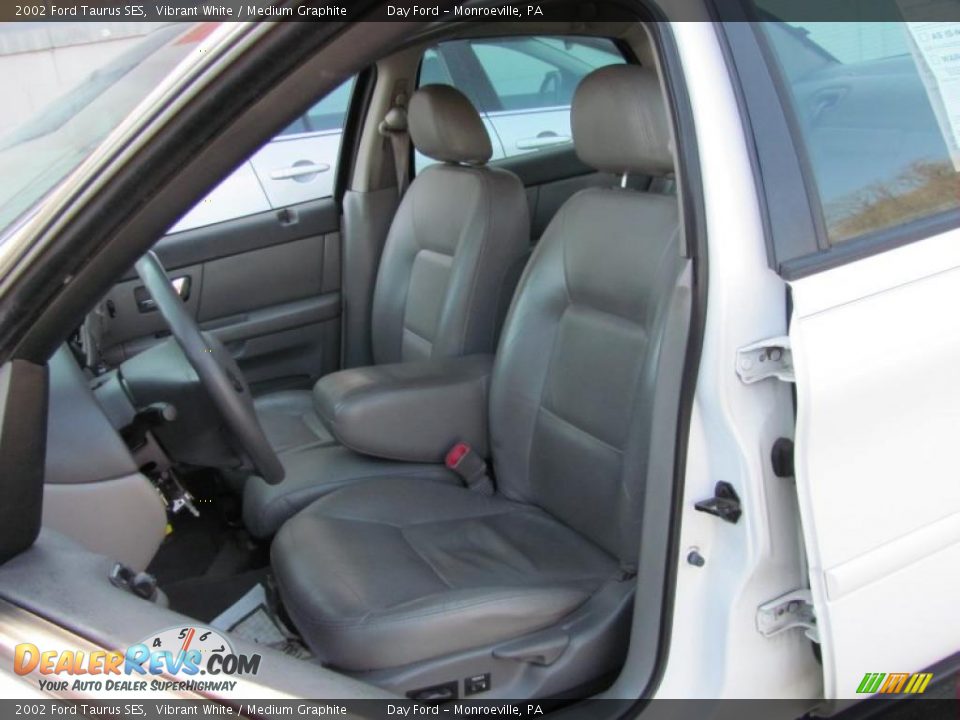 2002 Ford Taurus SES Vibrant White / Medium Graphite Photo #8