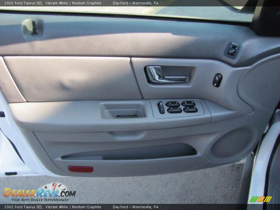 2002 Ford Taurus SES Vibrant White / Medium Graphite Photo #10