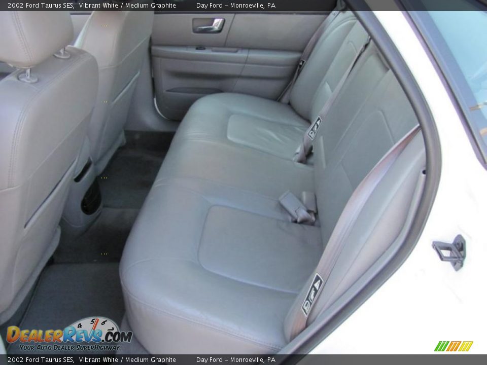 2002 Ford Taurus SES Vibrant White / Medium Graphite Photo #14