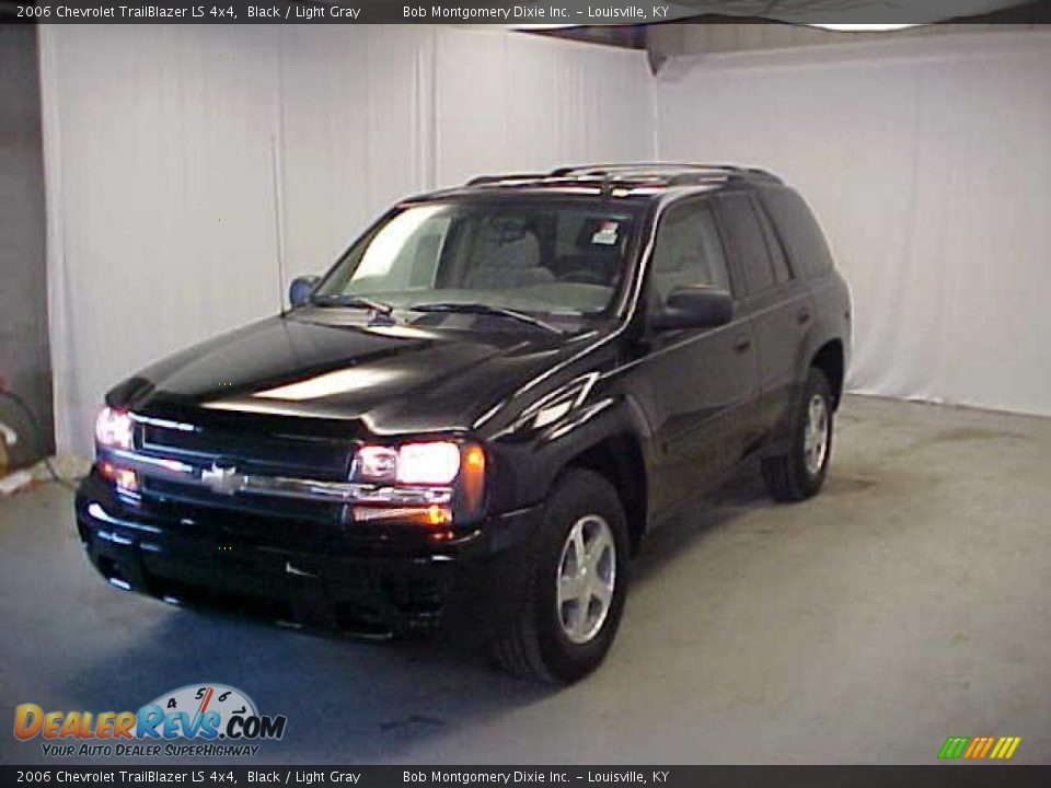 2006 Chevrolet TrailBlazer LS 4x4 Black / Light Gray Photo #3