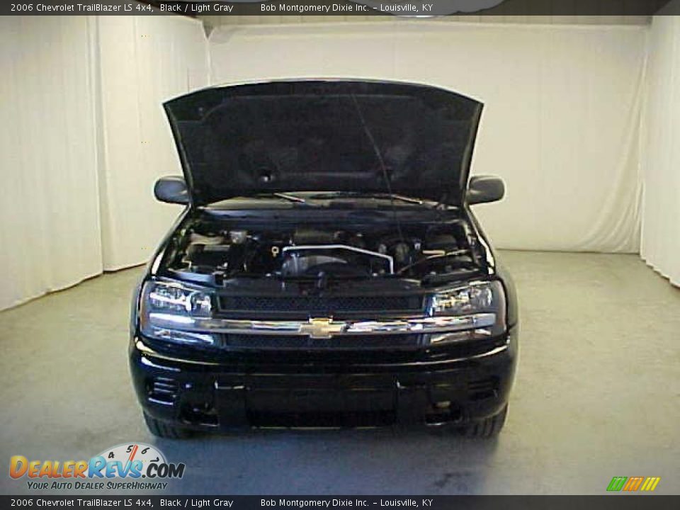 2006 Chevrolet TrailBlazer LS 4x4 Black / Light Gray Photo #4