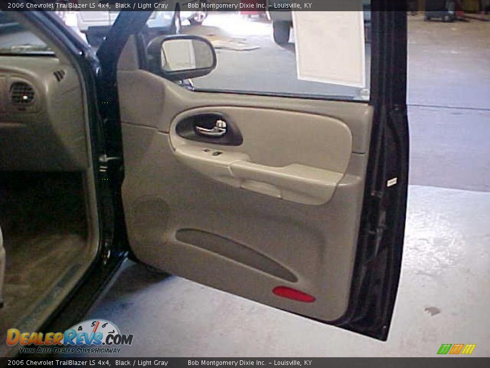 2006 Chevrolet TrailBlazer LS 4x4 Black / Light Gray Photo #7