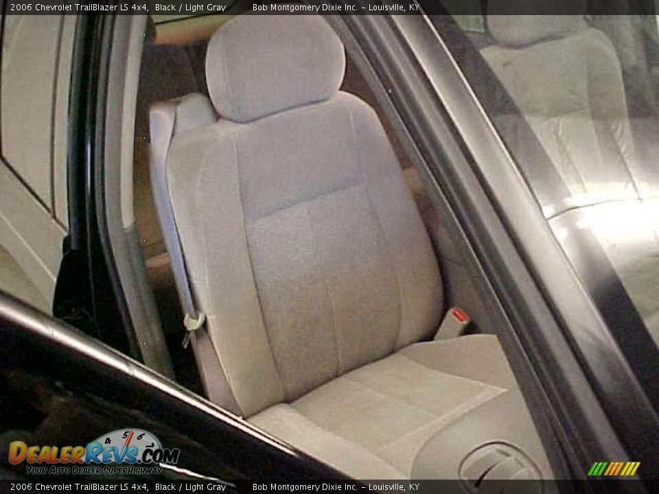 2006 Chevrolet TrailBlazer LS 4x4 Black / Light Gray Photo #9