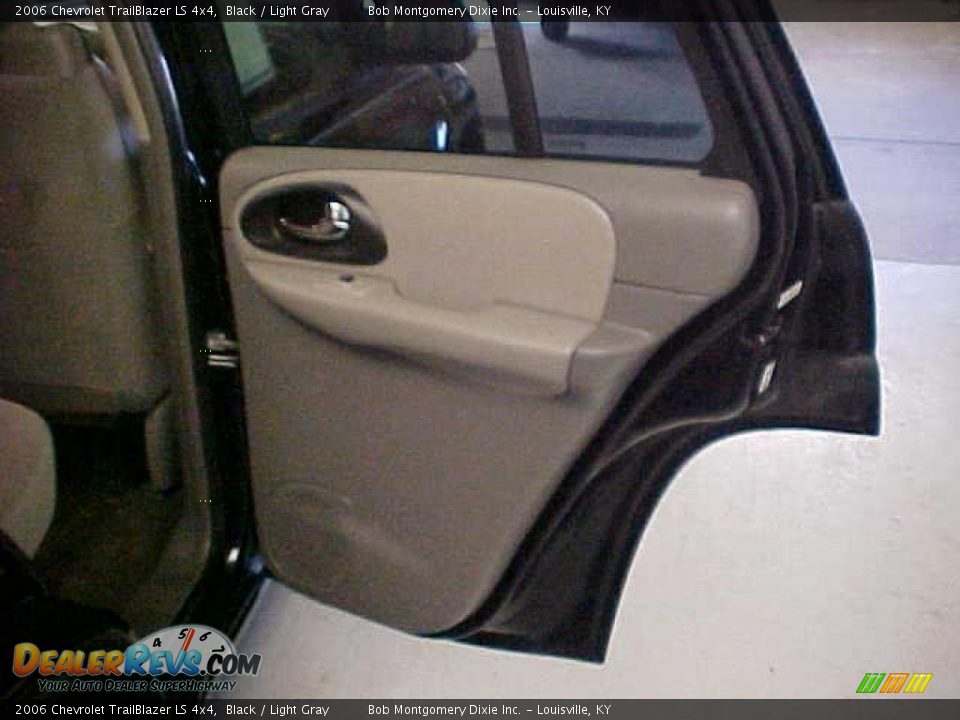 2006 Chevrolet TrailBlazer LS 4x4 Black / Light Gray Photo #10