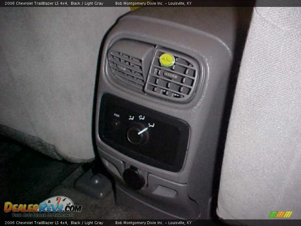 2006 Chevrolet TrailBlazer LS 4x4 Black / Light Gray Photo #11