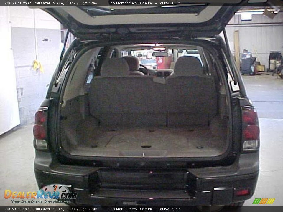 2006 Chevrolet TrailBlazer LS 4x4 Black / Light Gray Photo #14