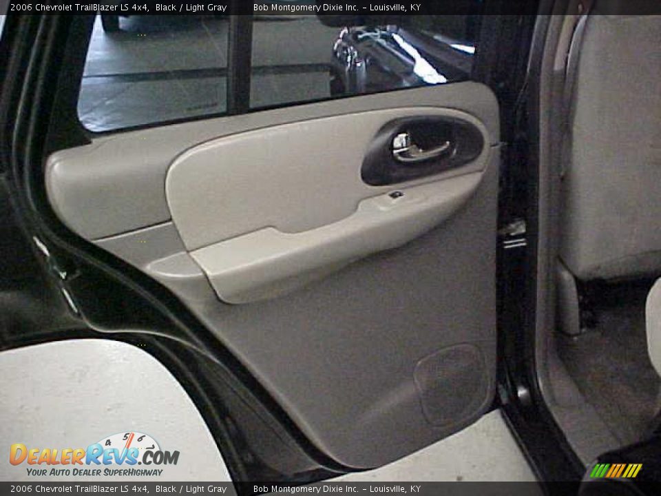 2006 Chevrolet TrailBlazer LS 4x4 Black / Light Gray Photo #17