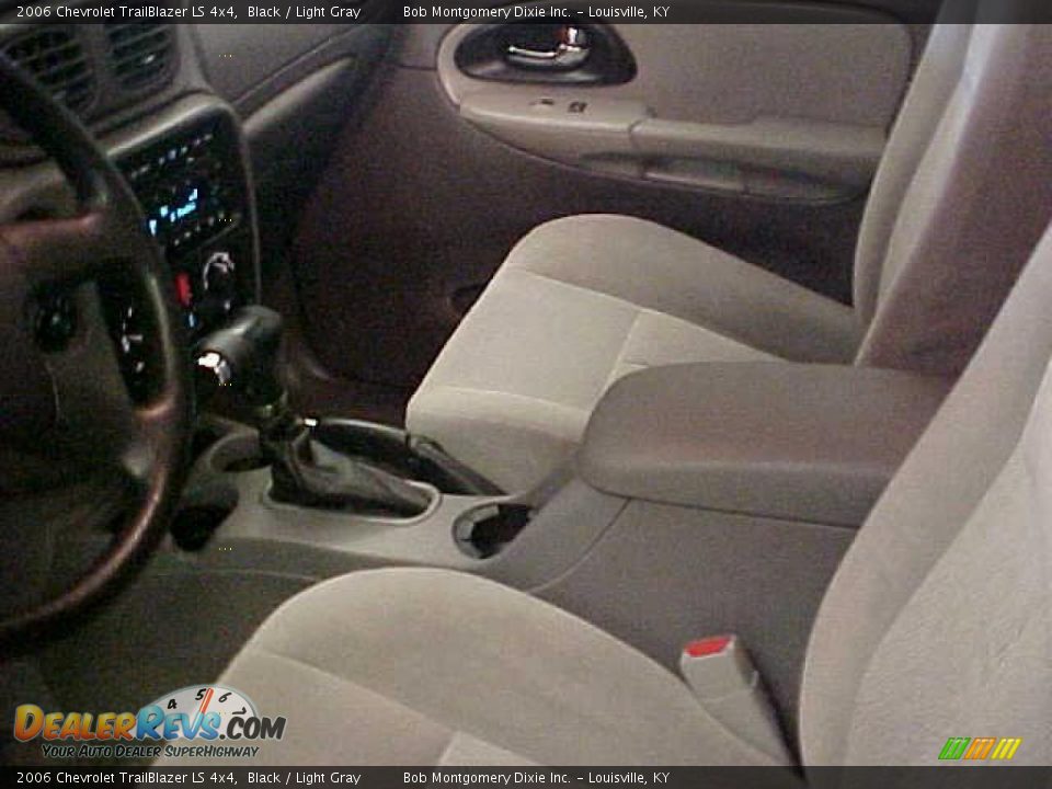 2006 Chevrolet TrailBlazer LS 4x4 Black / Light Gray Photo #24