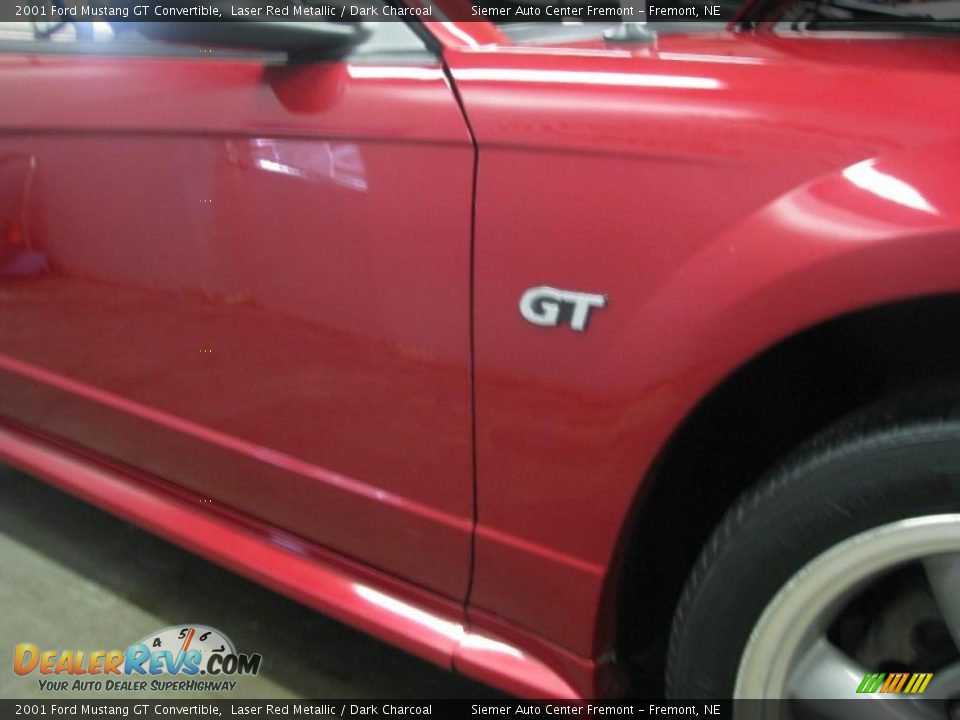 2001 Ford Mustang GT Convertible Laser Red Metallic / Dark Charcoal Photo #27