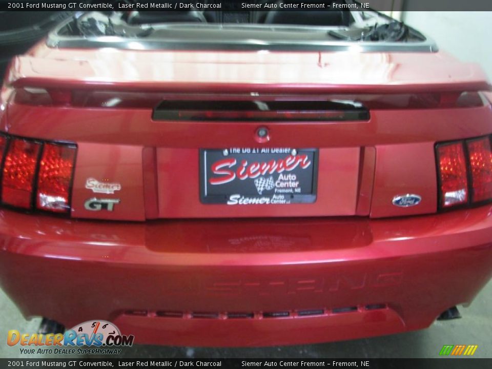2001 Ford Mustang GT Convertible Laser Red Metallic / Dark Charcoal Photo #30