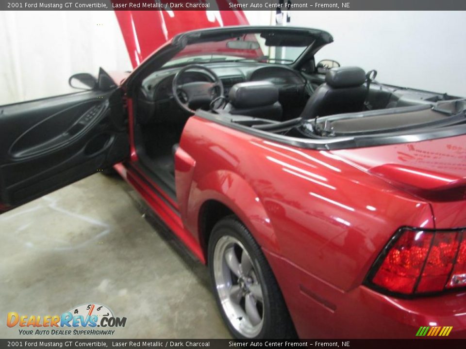 2001 Ford Mustang GT Convertible Laser Red Metallic / Dark Charcoal Photo #31