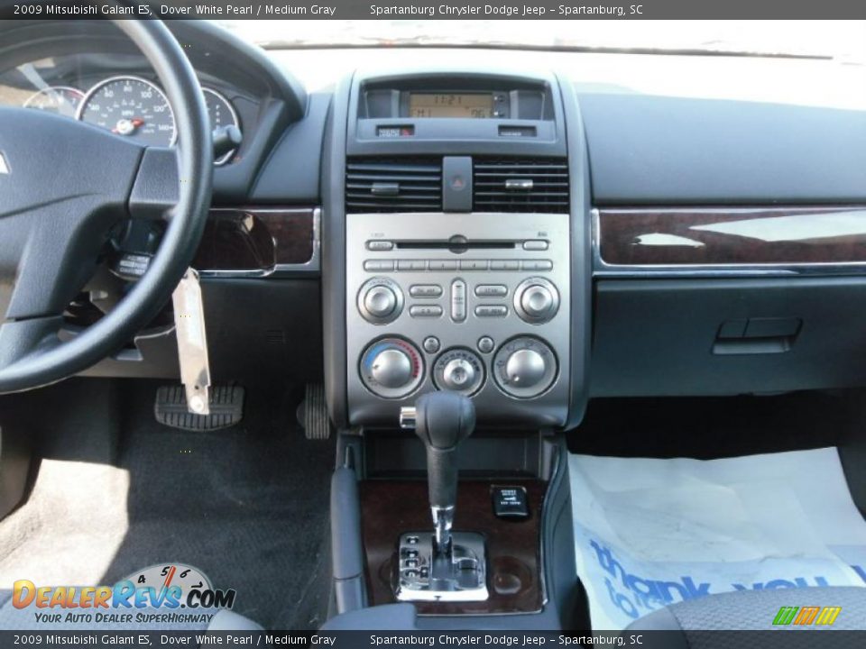 2009 Mitsubishi Galant ES Dover White Pearl / Medium Gray Photo #12