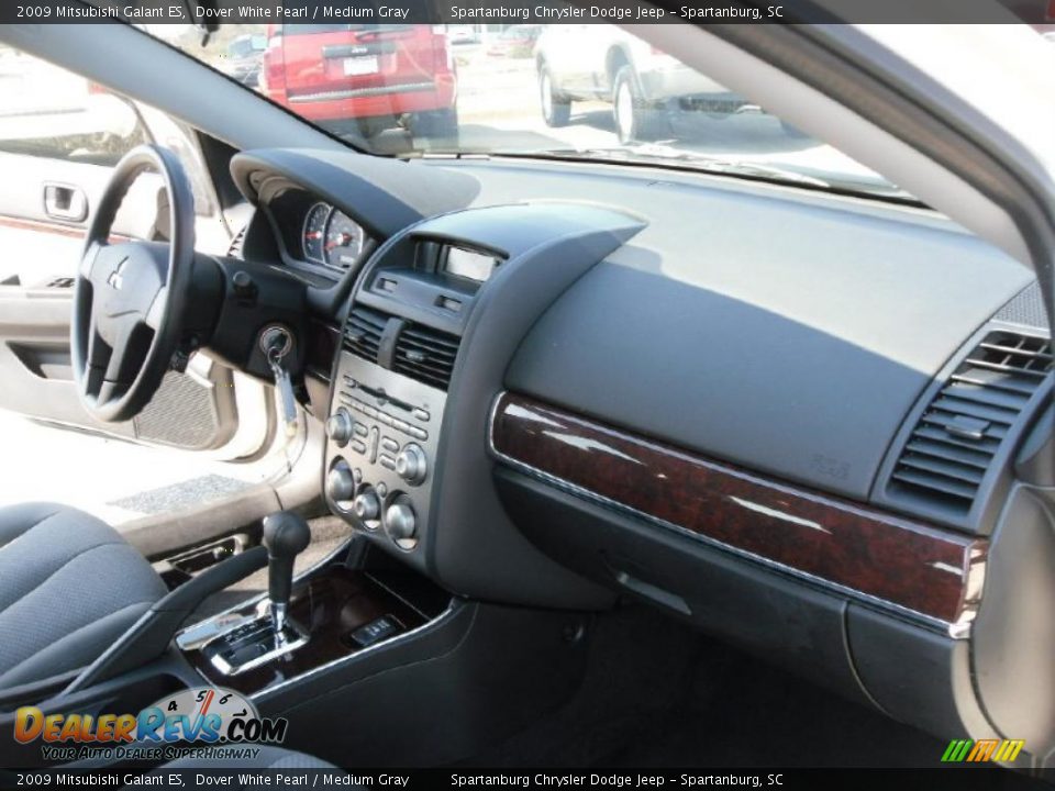 2009 Mitsubishi Galant ES Dover White Pearl / Medium Gray Photo #16