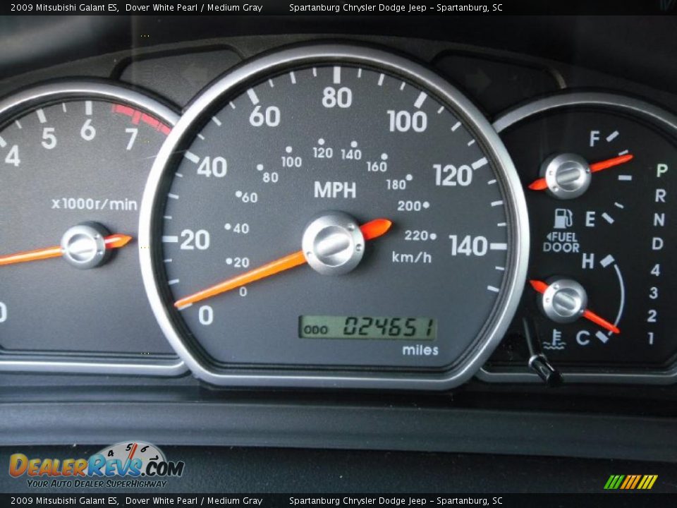 2009 Mitsubishi Galant ES Dover White Pearl / Medium Gray Photo #24