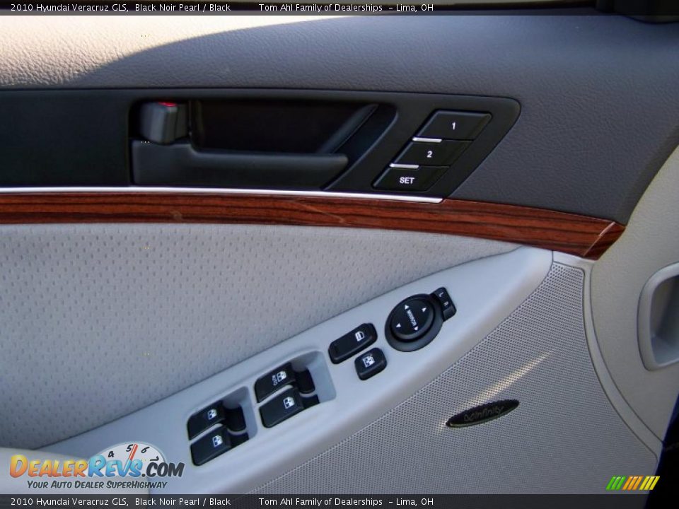 2010 Hyundai Veracruz GLS Black Noir Pearl / Black Photo #10